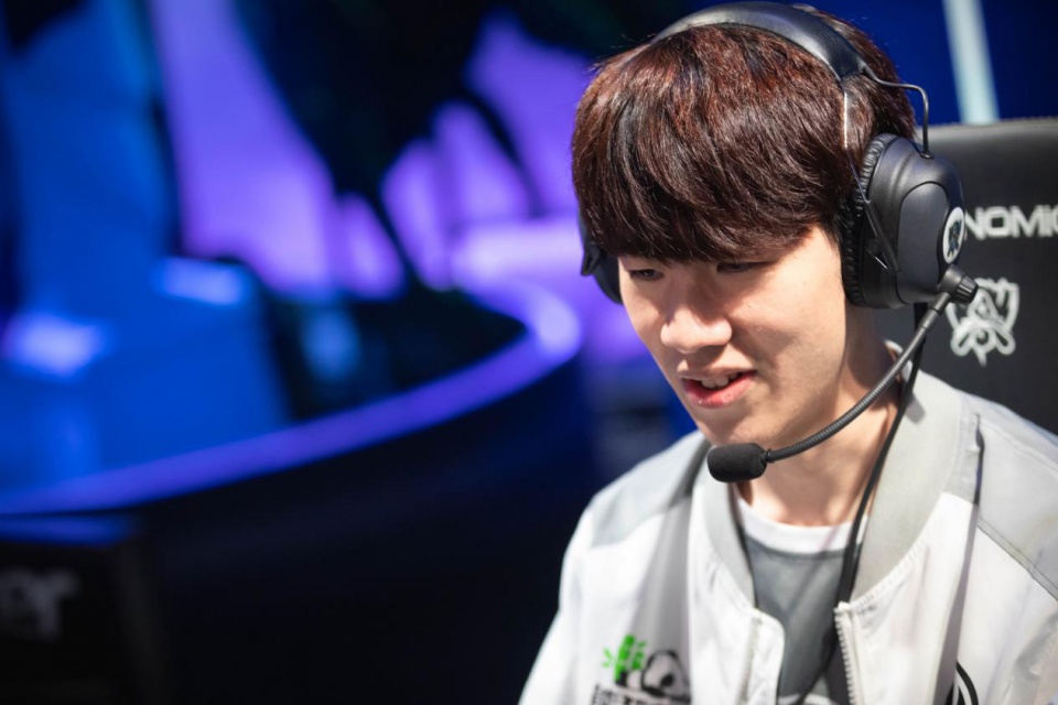 G2对阵Spirit 选手对位数据： Donk 1-9 m0NESY